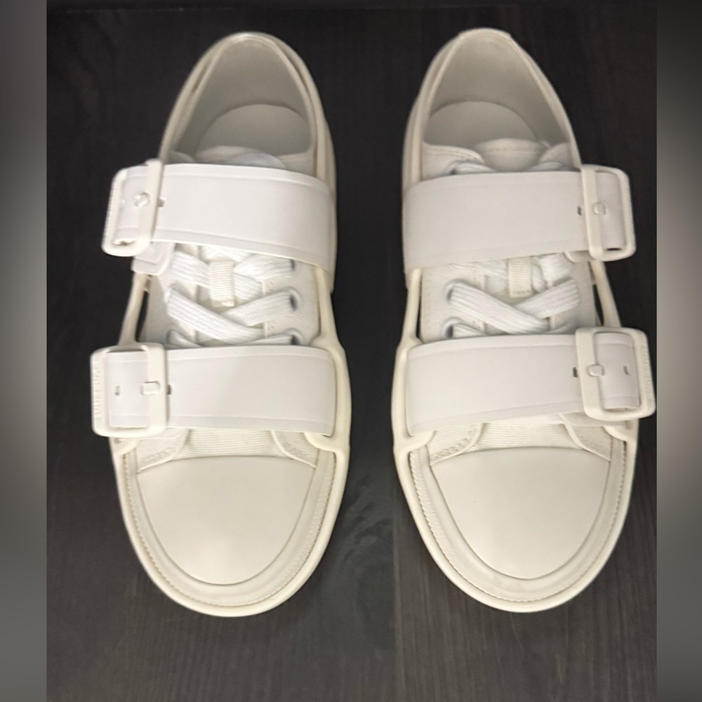 BURBERRY
White Canvas Sneakers
NWT | EU 35 - Picture 10 of 16